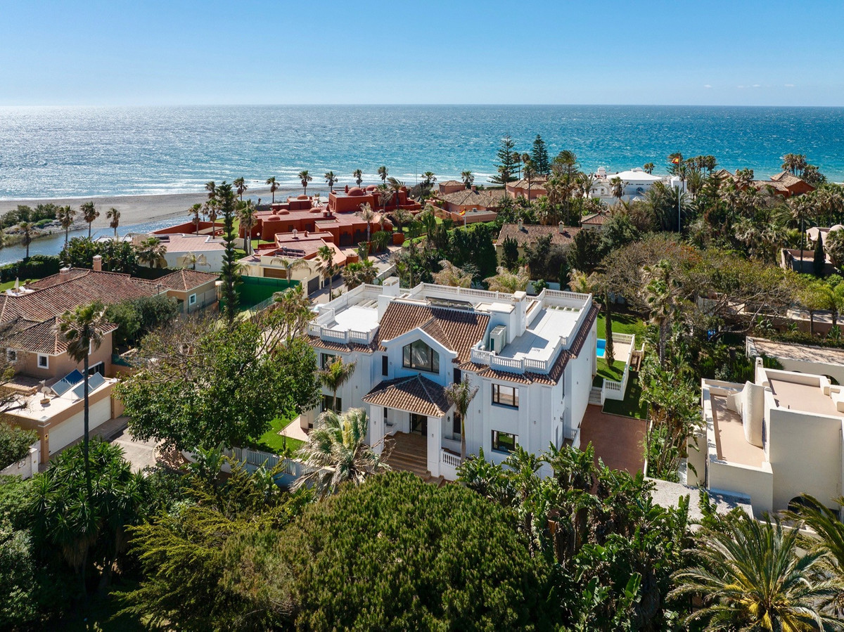 Se vende Villa - Chalet de 6 dormitorios en Costa Del Sol, Málaga, España