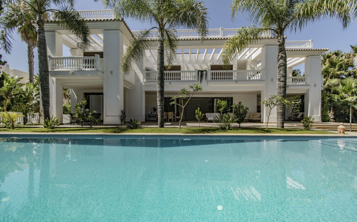 Se vende Villa - Chalet de 6 dormitorios en Costa Del Sol, Málaga, España