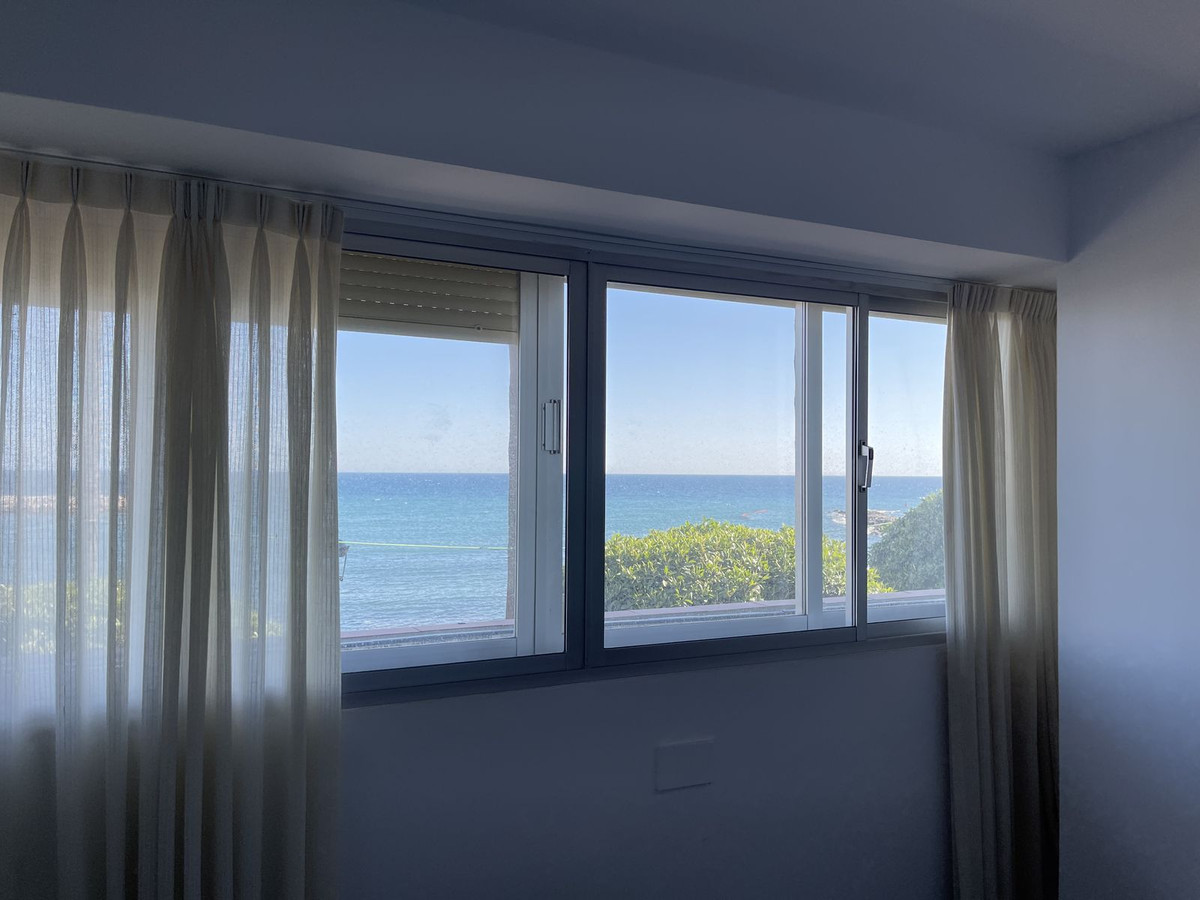 4 Bed Apartment for sale in Marbella Costa Del Sol, Málaga, Spain