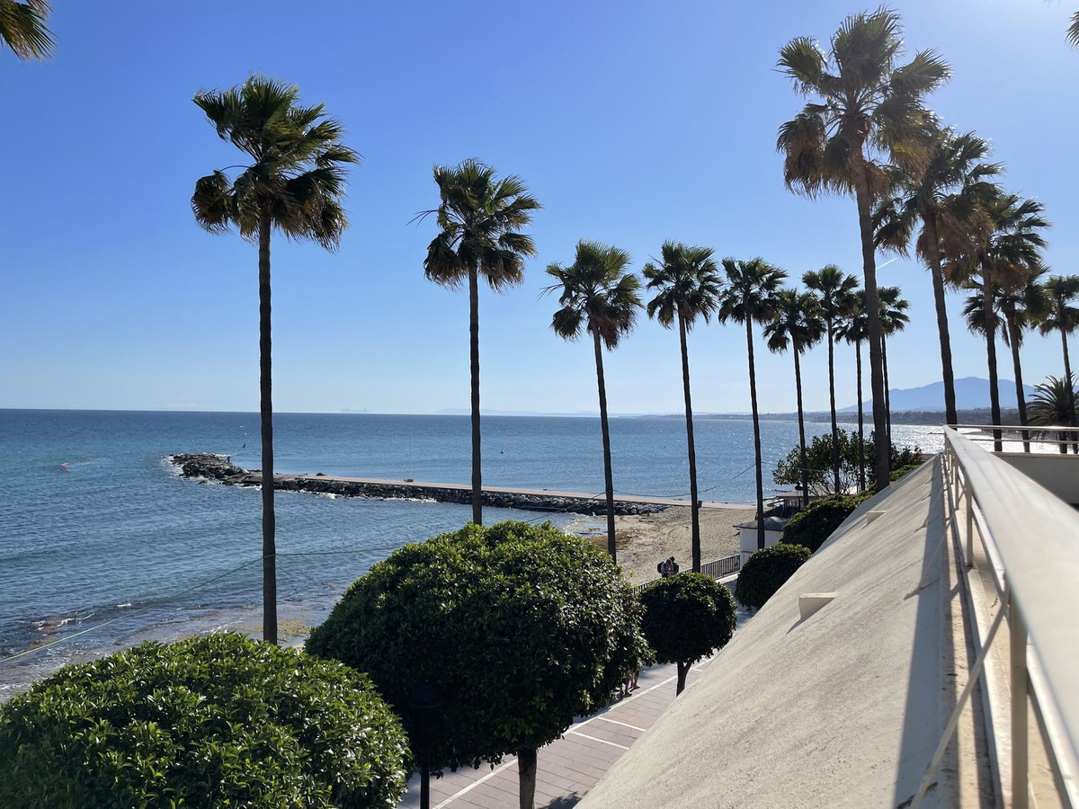 4 Bed Apartment for sale in Marbella Costa Del Sol, Málaga, Spain
