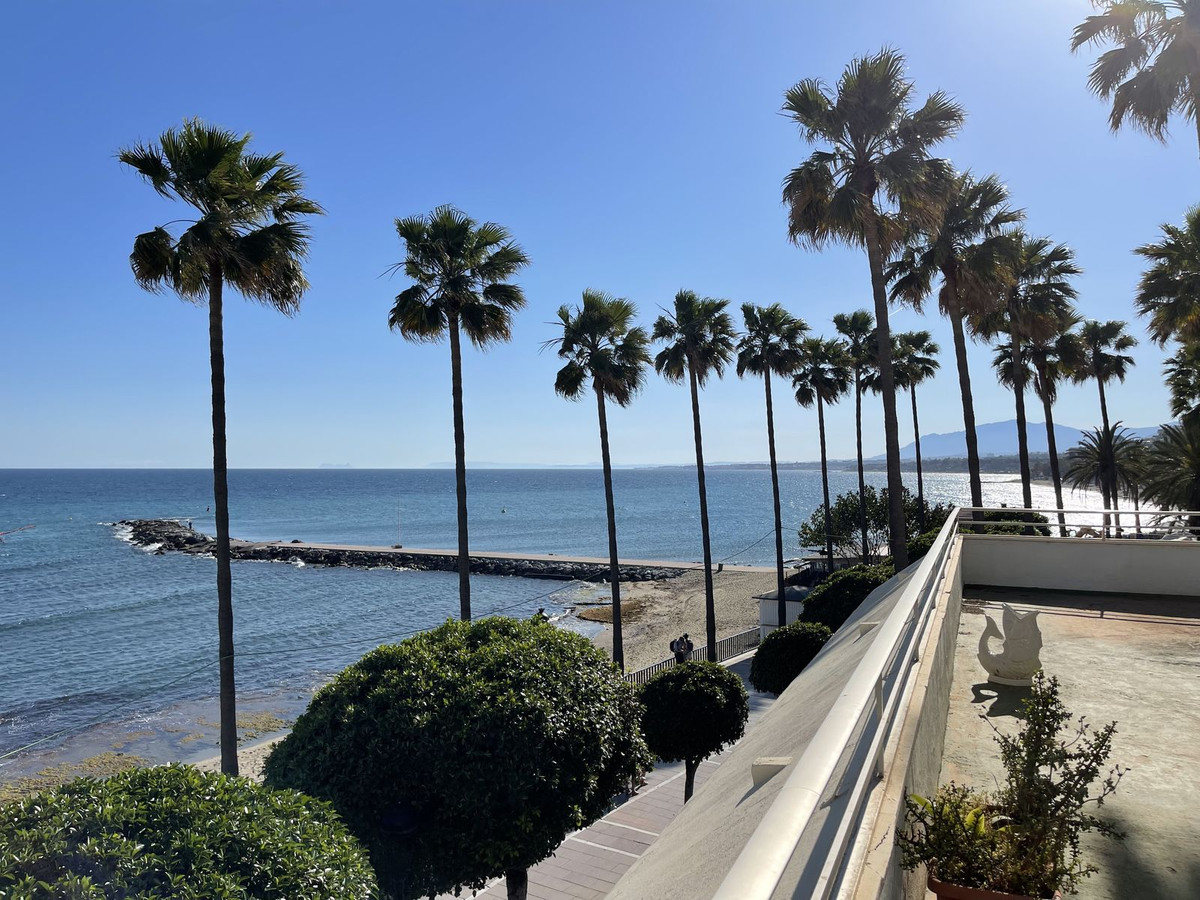 4 Bed Apartment for sale in Marbella Costa Del Sol, Málaga, Spain
