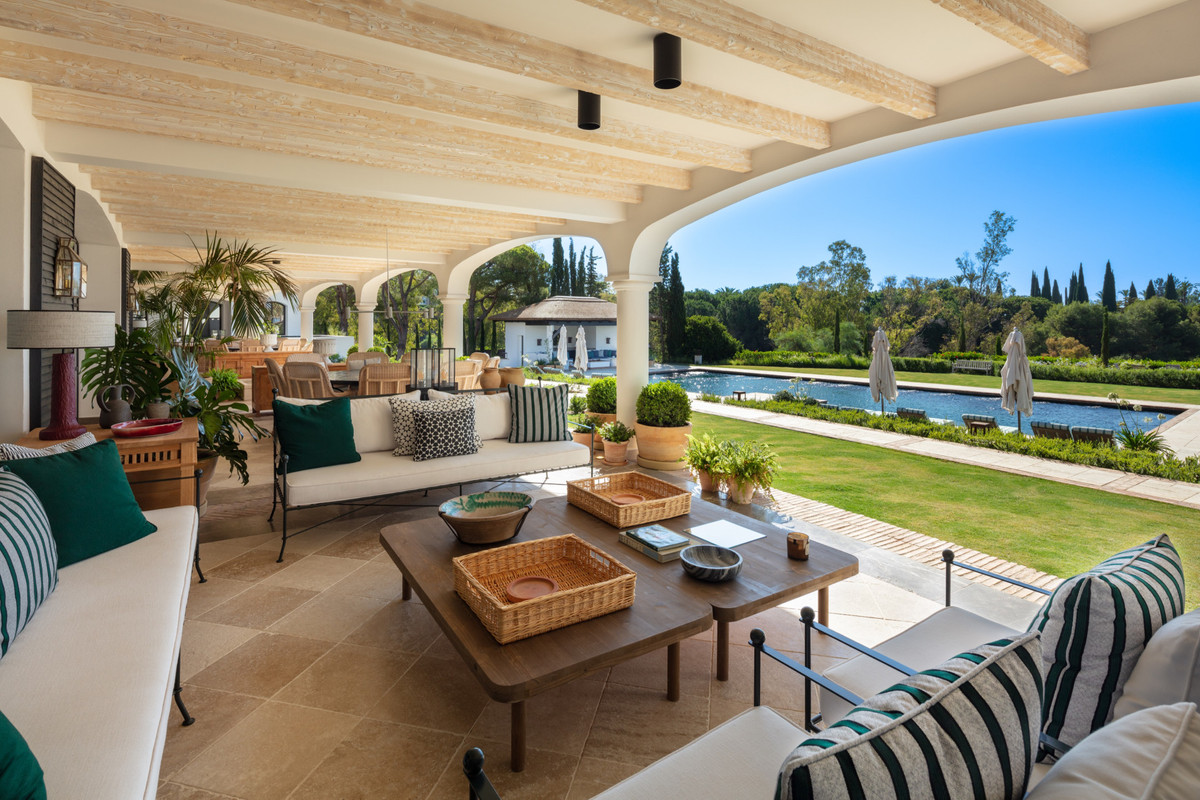 Se vende Villa - Chalet de 16 dormitorios en Costa Del Sol, Málaga, España