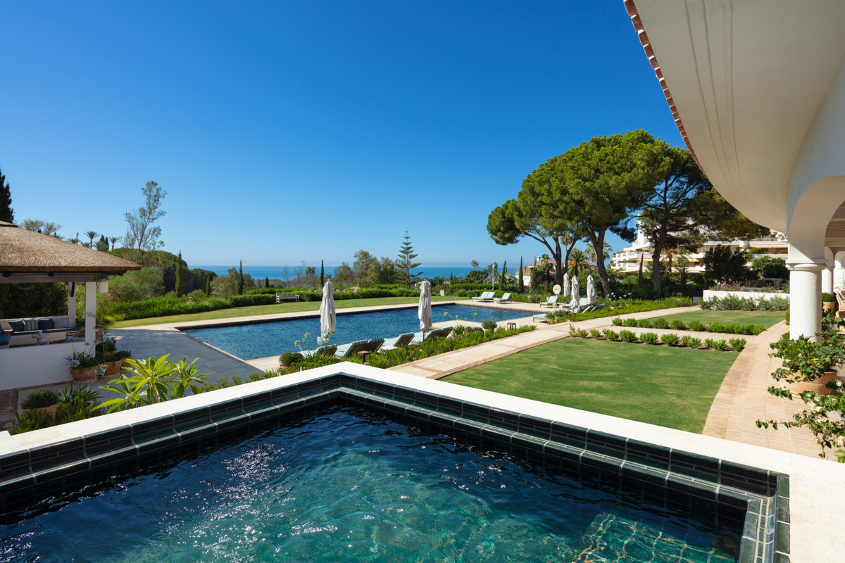 Se vende Villa - Chalet de 16 dormitorios en Costa Del Sol, Málaga, España