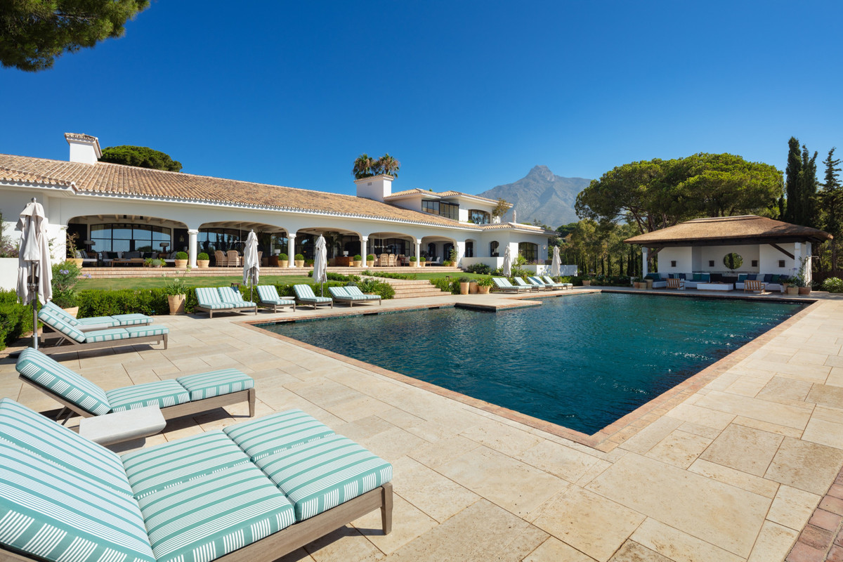 Se vende Villa - Chalet de 16 dormitorios en Costa Del Sol, Málaga, España