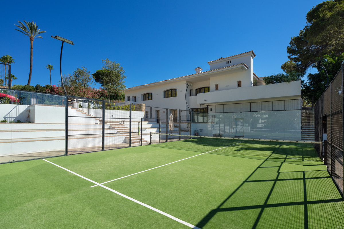 Se vende Villa - Chalet de 16 dormitorios en Costa Del Sol, Málaga, España