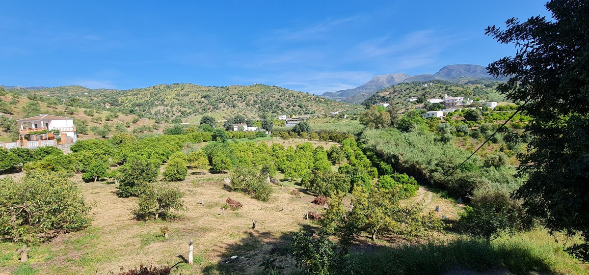 2 Bed Townhouse for sale in Tolox Costa Del Sol, Málaga, Spain