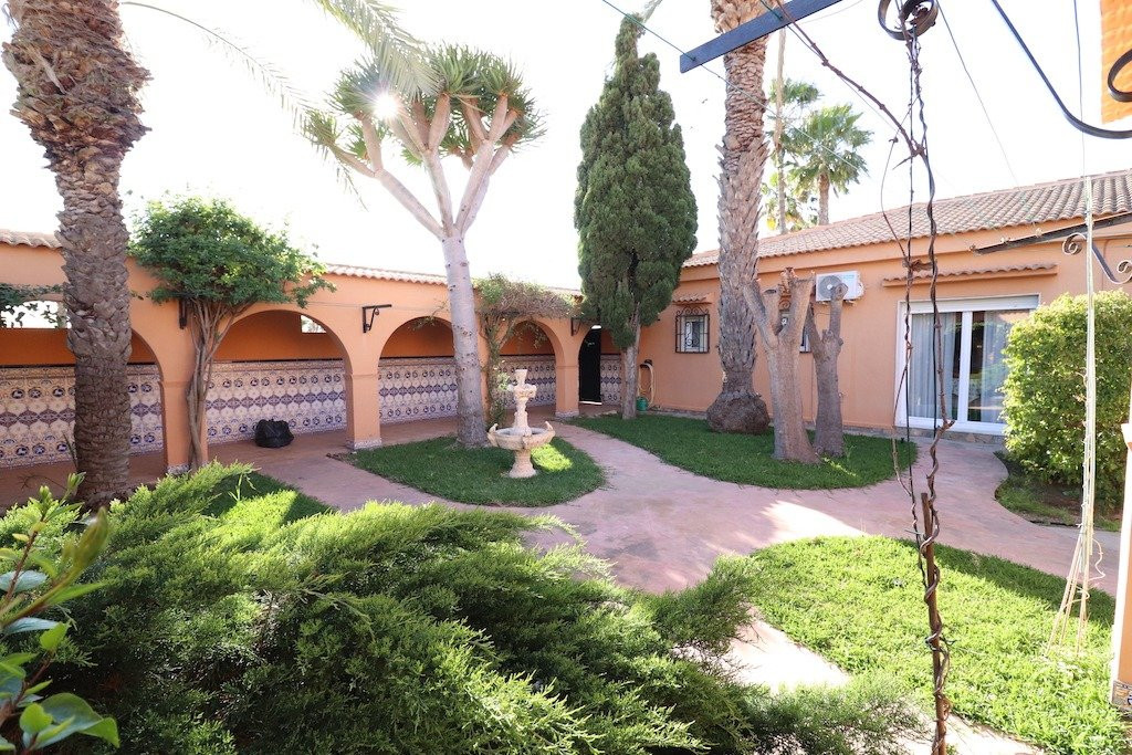 5 Bed Townhouse for sale in El Chaparral Costa Blanca, Alicante, Spain