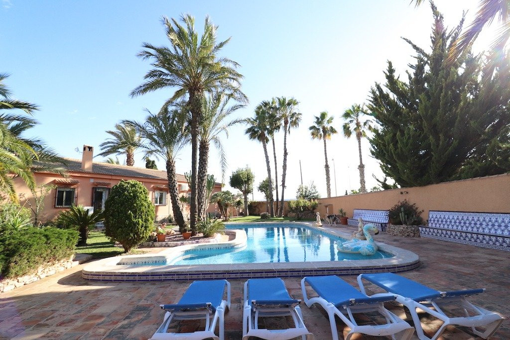 5 Bed Townhouse for sale in El Chaparral Costa Blanca, Alicante, Spain