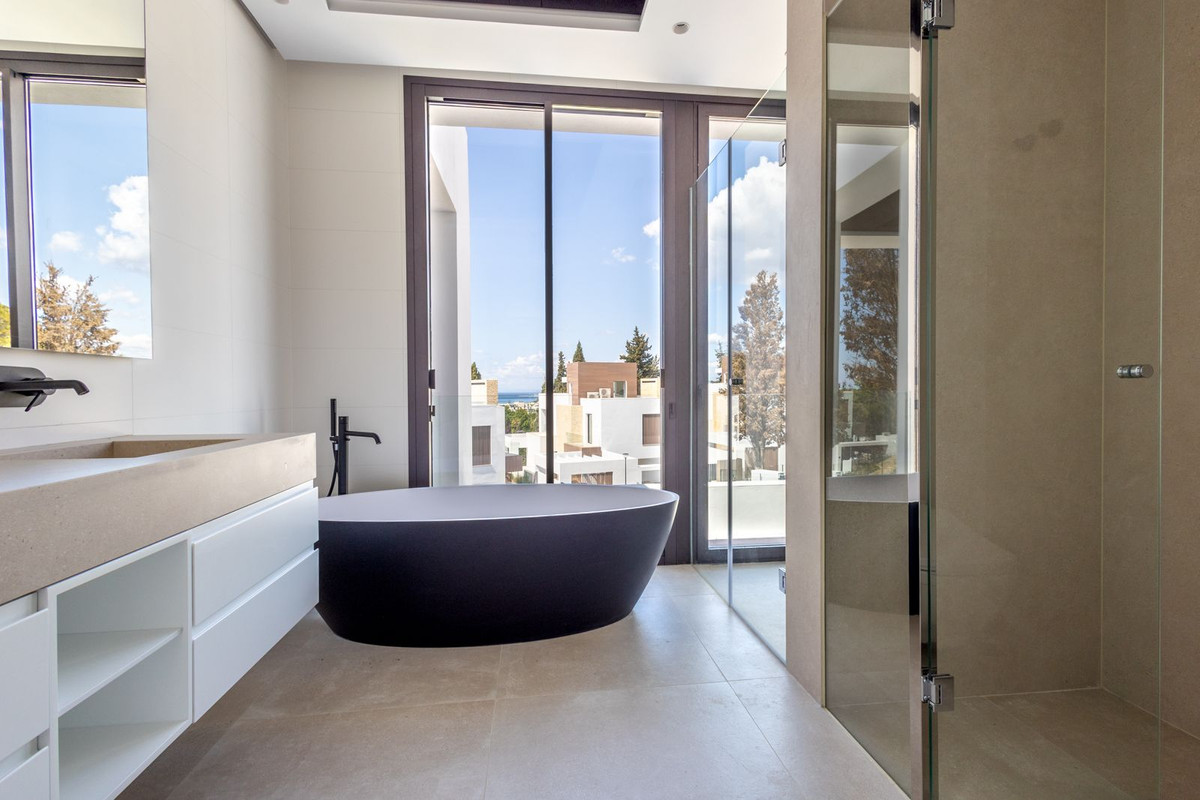 Se vende Villa - Chalet de 4 dormitorios en Costa Del Sol, Málaga, España