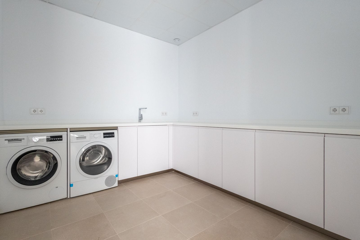 Se vende Villa - Chalet de 4 dormitorios en Costa Del Sol, Málaga, España