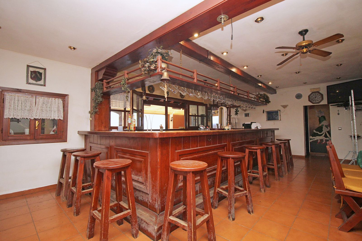 Commercial unit for sale in Marbesa Costa Del Sol, Málaga, Spain