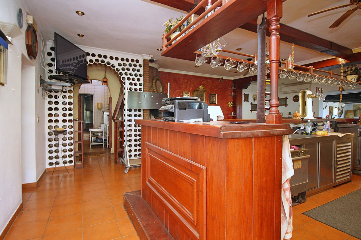 Commercial unit for sale in Marbesa Costa Del Sol, Málaga, Spain