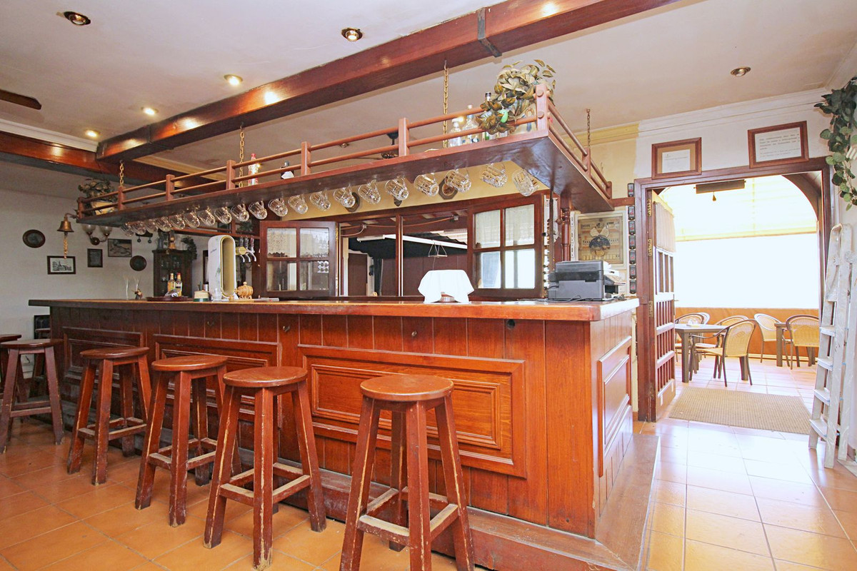 Commercial unit for sale in Marbesa Costa Del Sol, Málaga, Spain