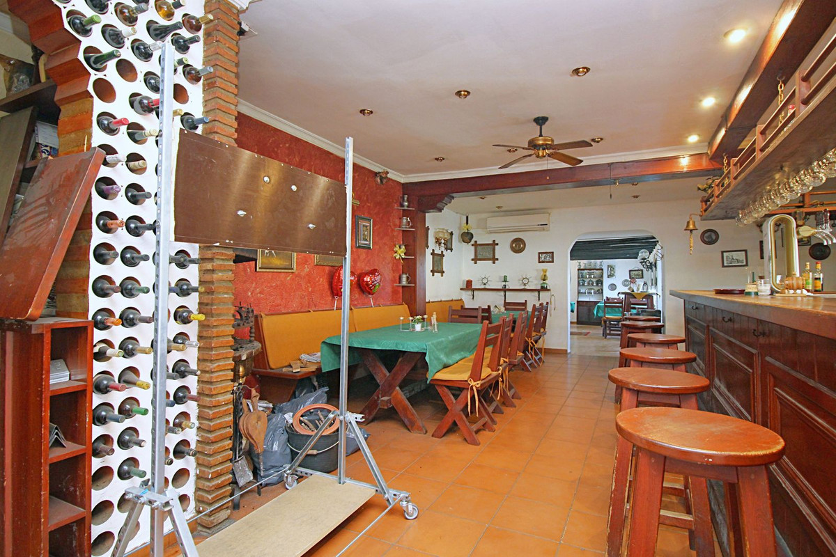 Commercial unit for sale in Marbesa Costa Del Sol, Málaga, Spain