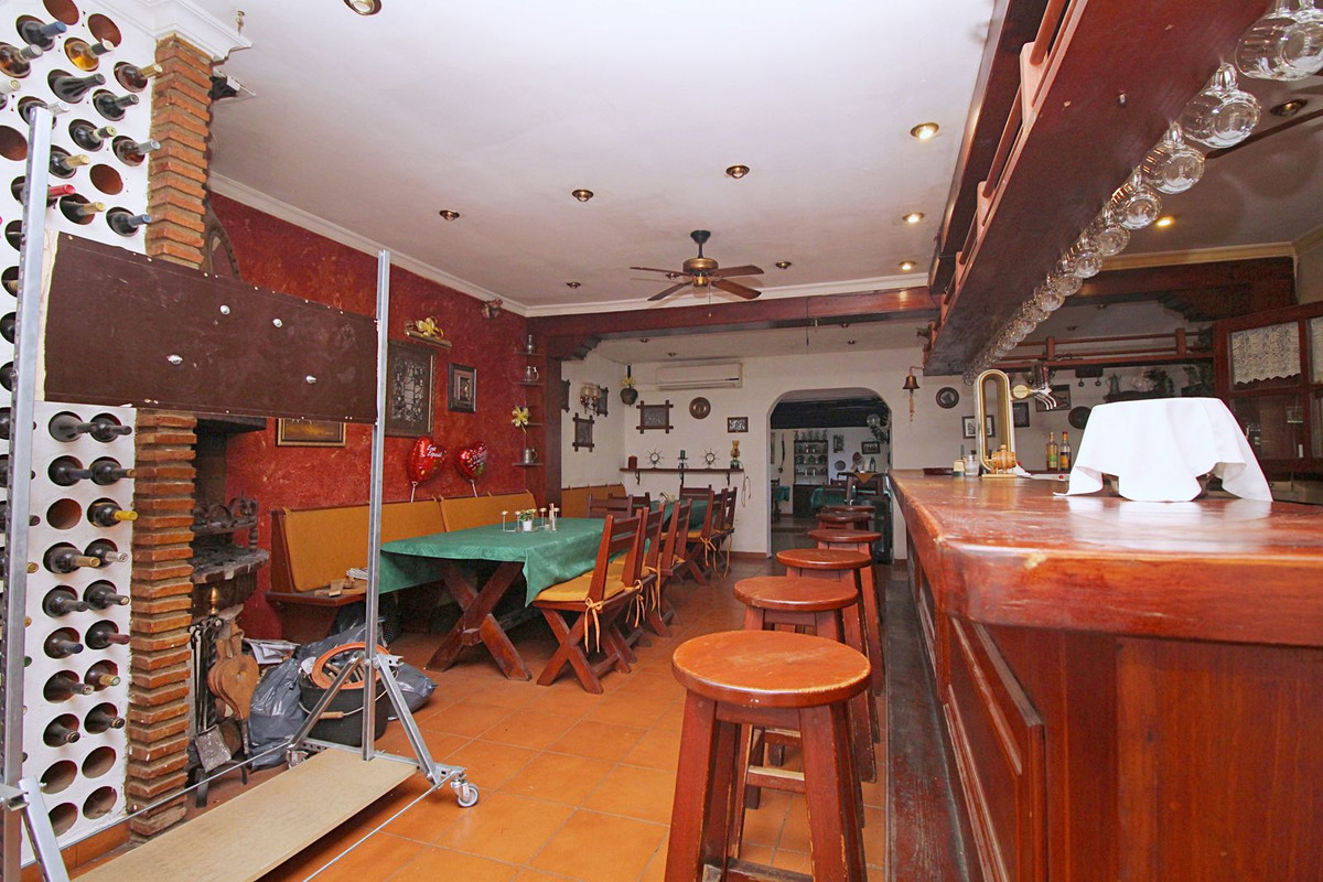 Commercial unit for sale in Marbesa Costa Del Sol, Málaga, Spain
