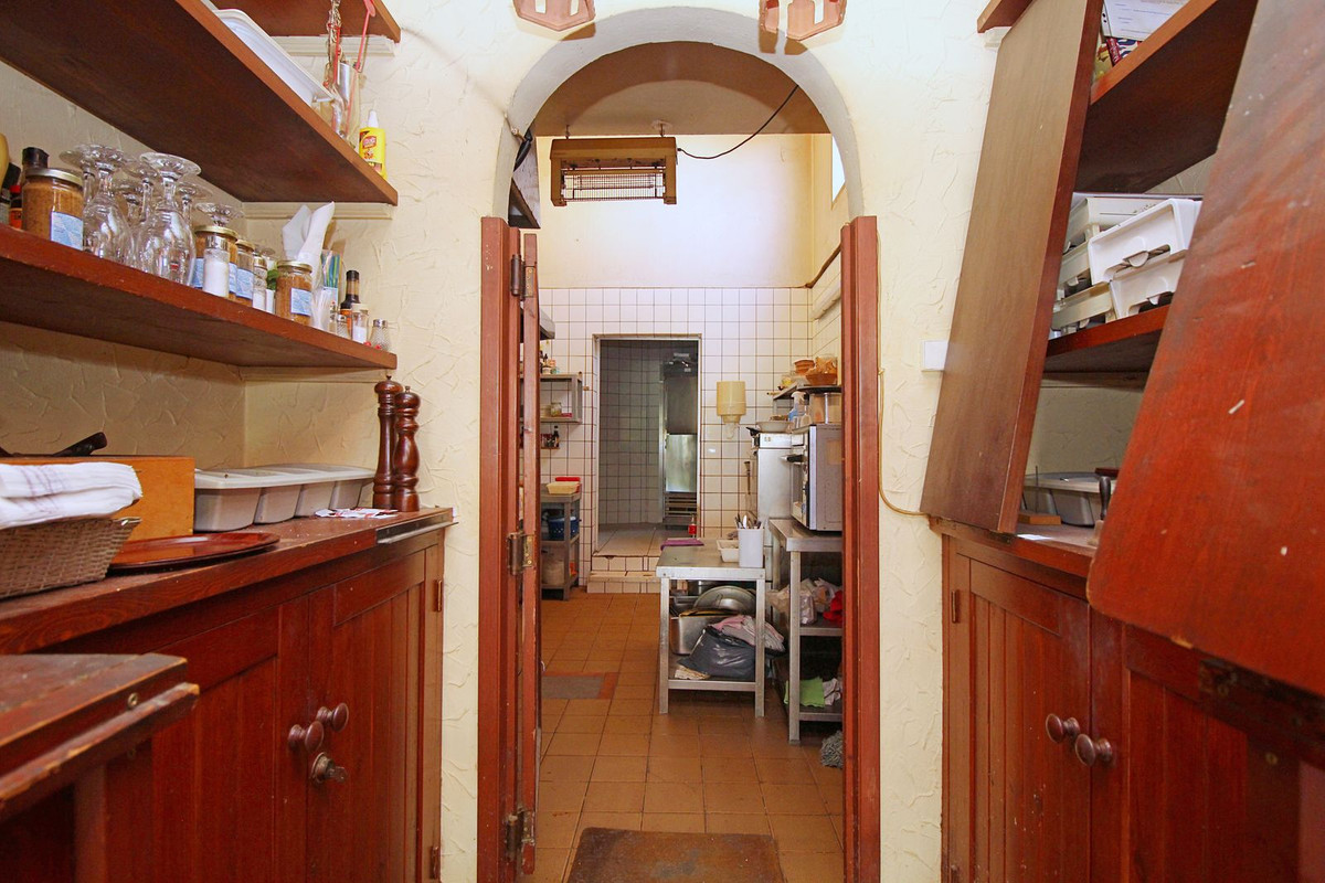 Commercial unit for sale in Marbesa Costa Del Sol, Málaga, Spain