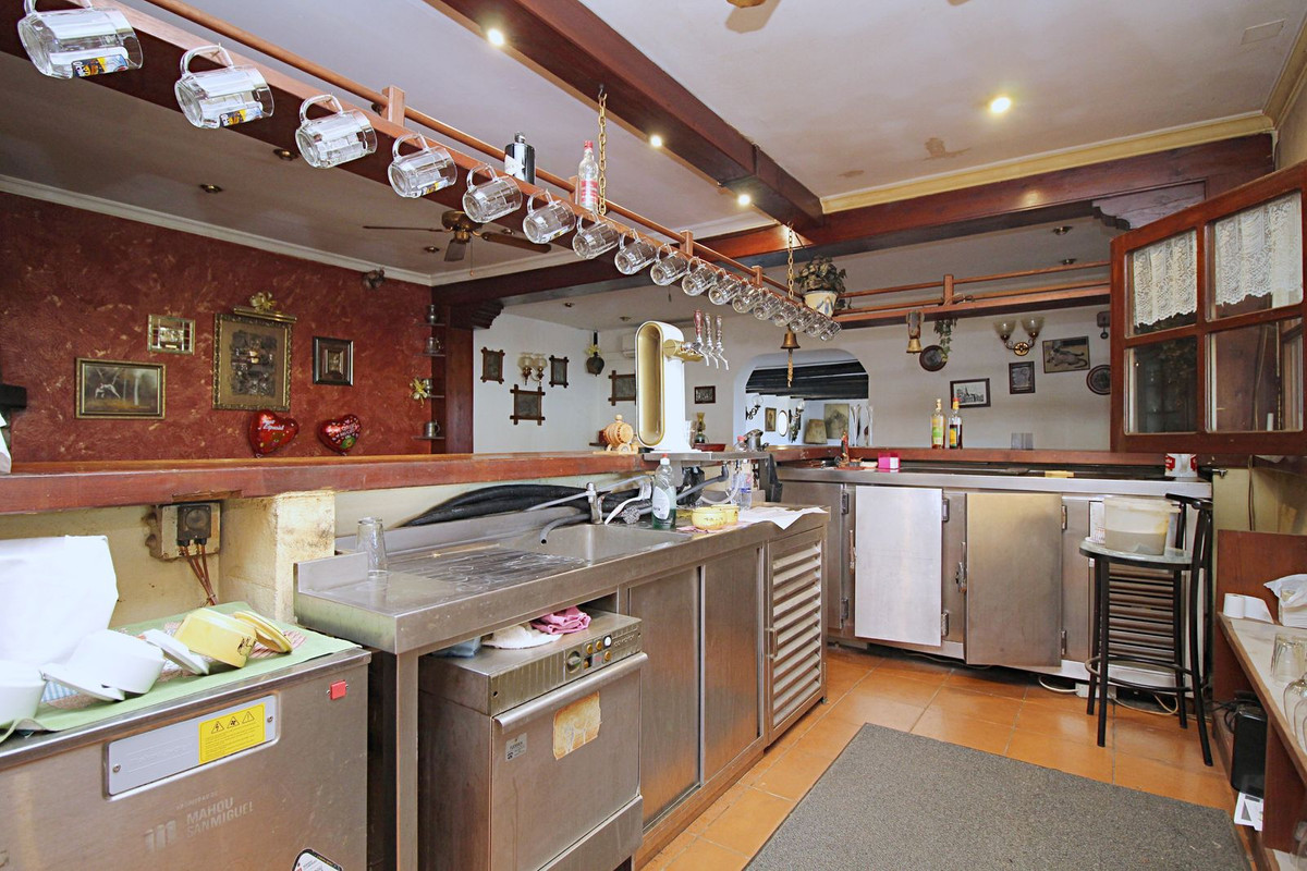 Commercial unit for sale in Marbesa Costa Del Sol, Málaga, Spain