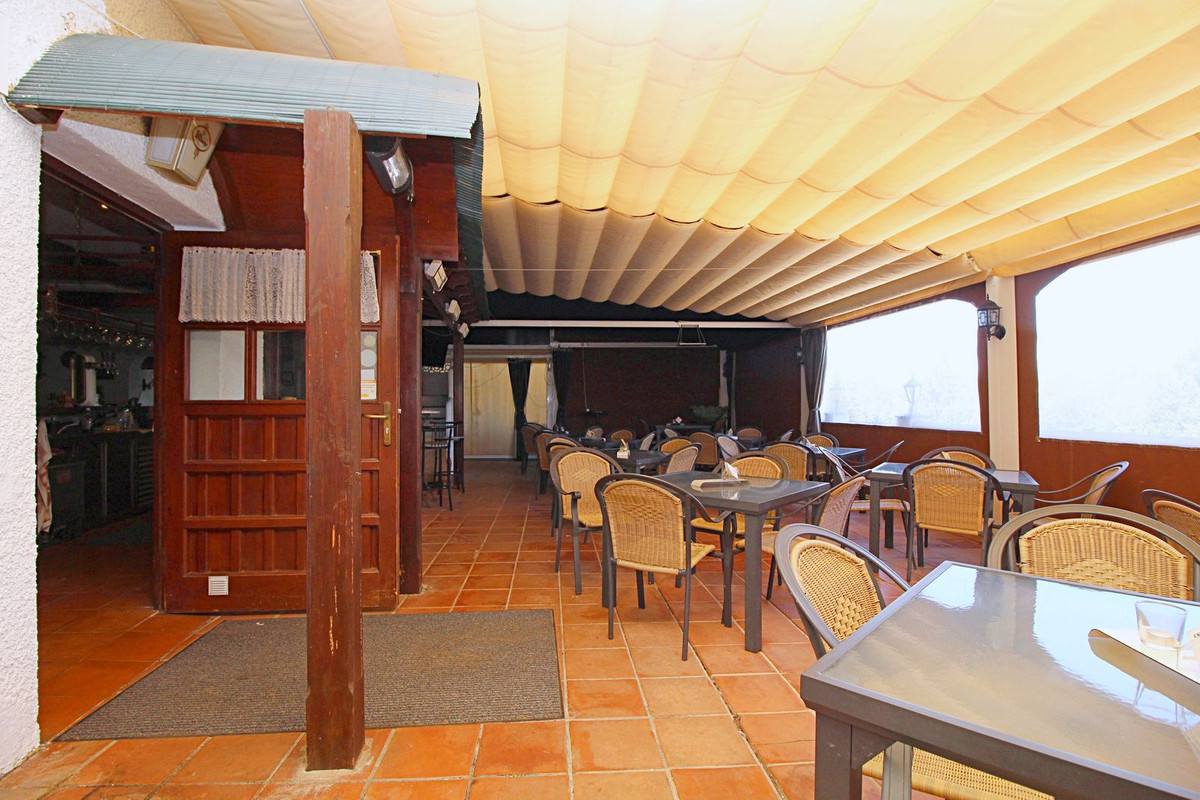Commercial unit for sale in Marbesa Costa Del Sol, Málaga, Spain
