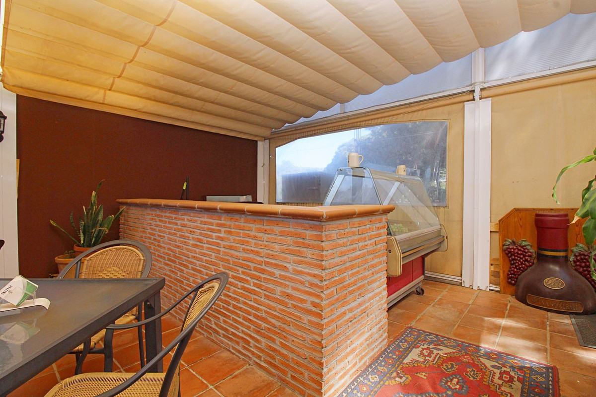 Commercial unit for sale in Marbesa Costa Del Sol, Málaga, Spain