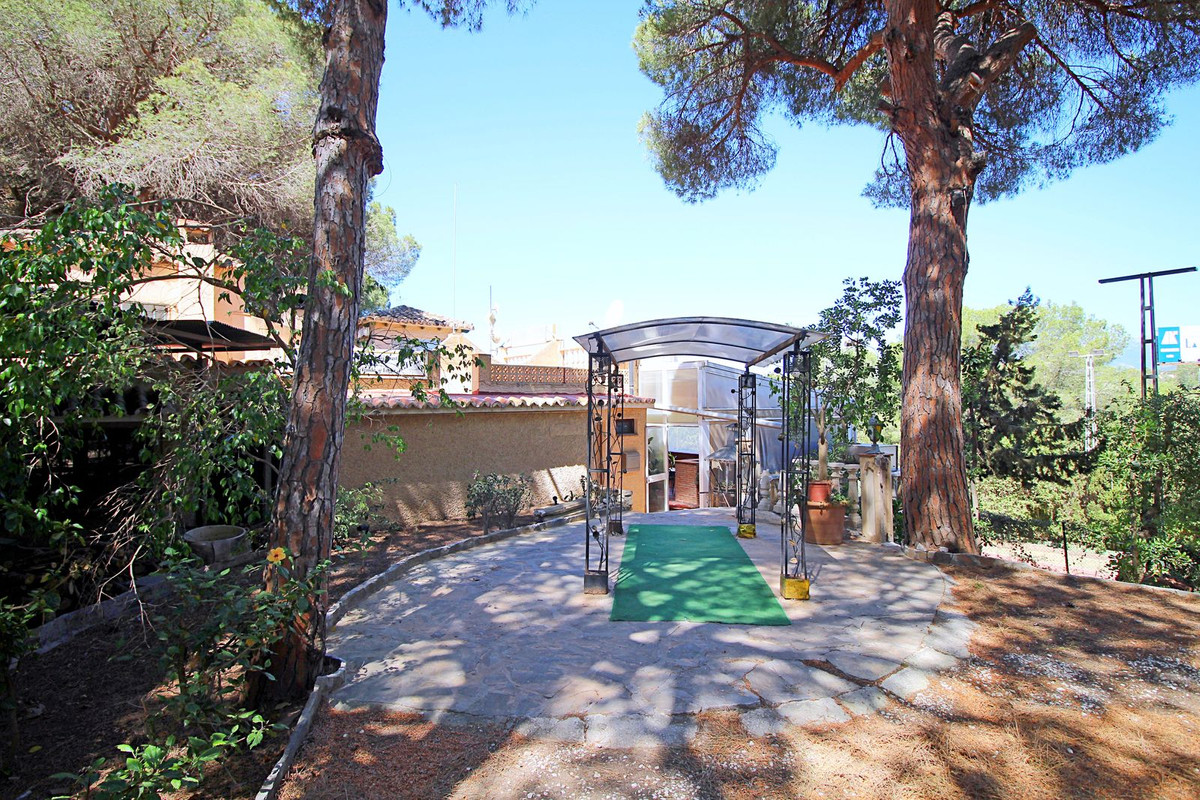 Commercial unit for sale in Marbesa Costa Del Sol, Málaga, Spain