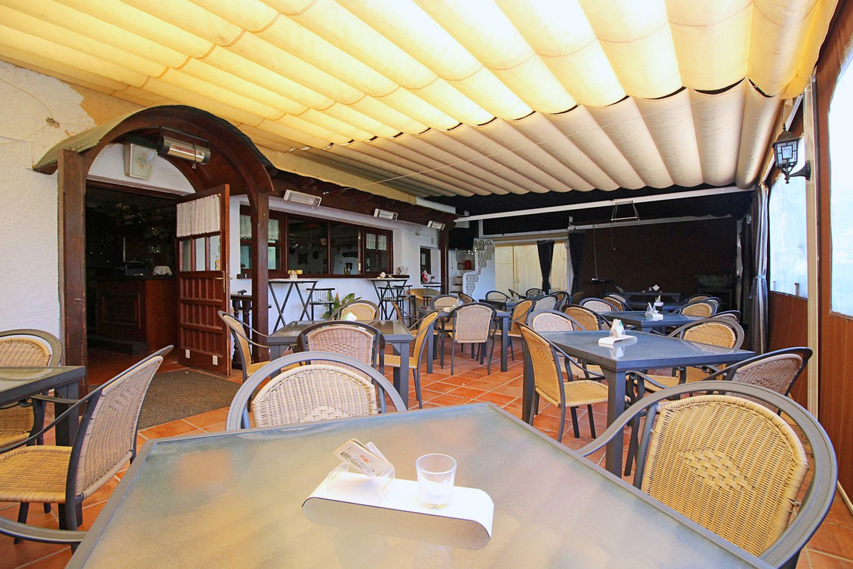 Commercial unit for sale in Marbesa Costa Del Sol, Málaga, Spain