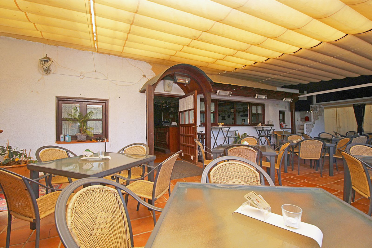 Commercial unit for sale in Marbesa Costa Del Sol, Málaga, Spain