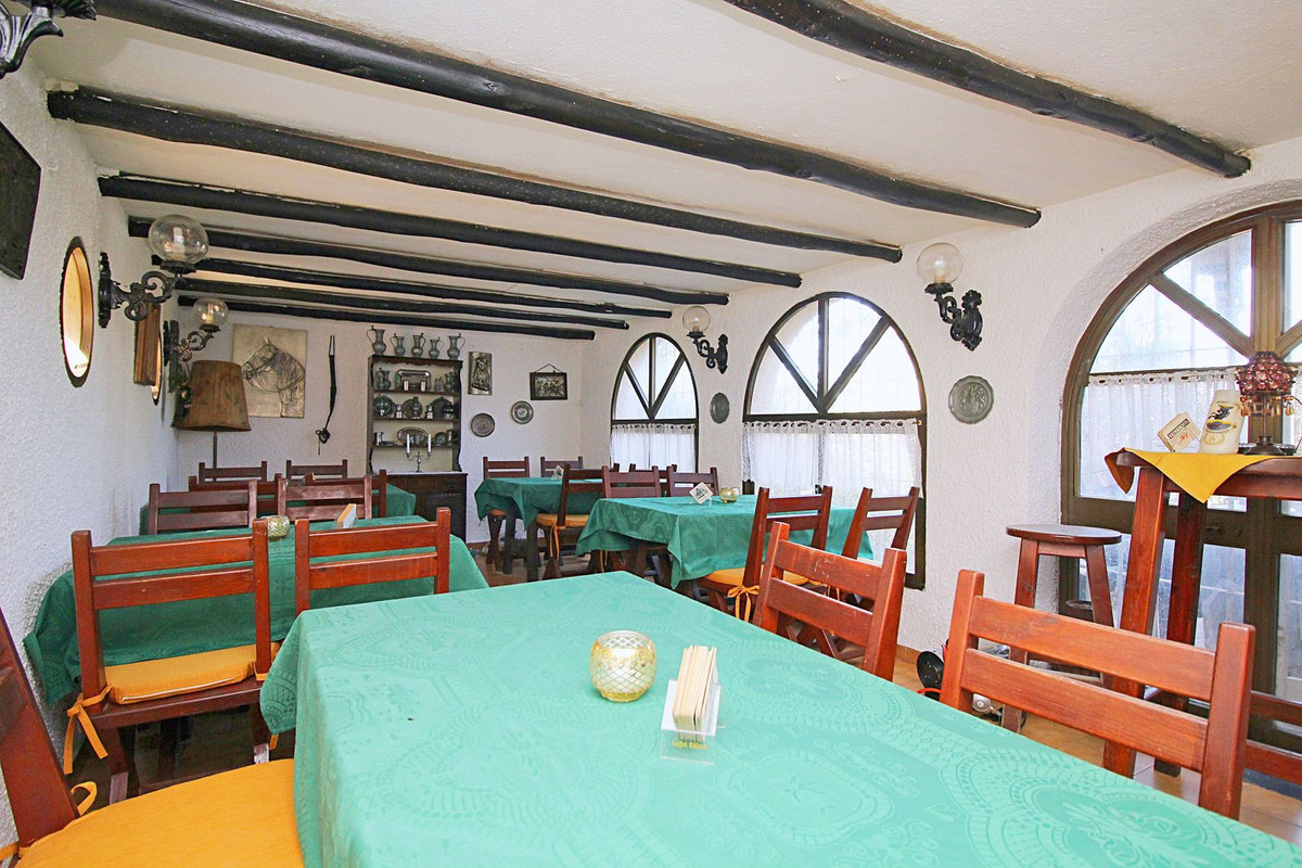 Commercial unit for sale in Marbesa Costa Del Sol, Málaga, Spain