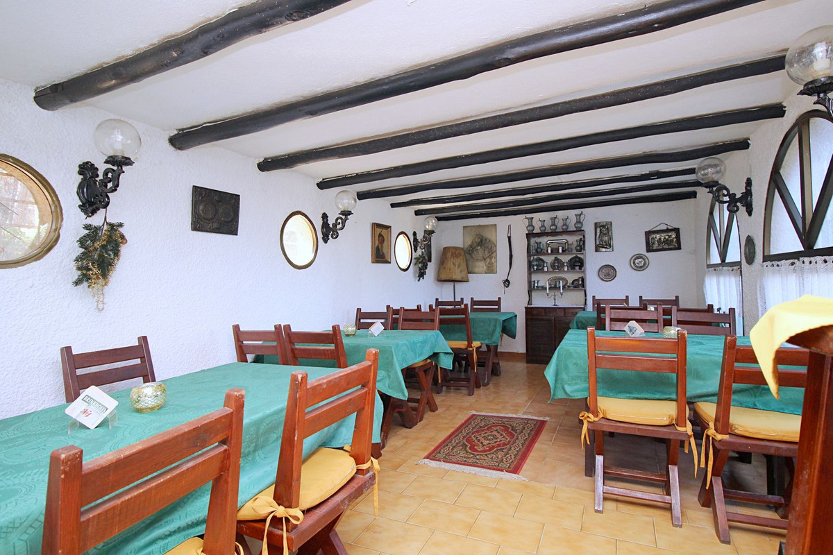 Commercial unit for sale in Marbesa Costa Del Sol, Málaga, Spain
