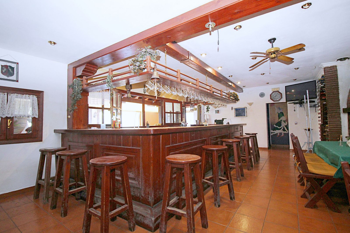 Commercial unit for sale in Marbesa Costa Del Sol, Málaga, Spain