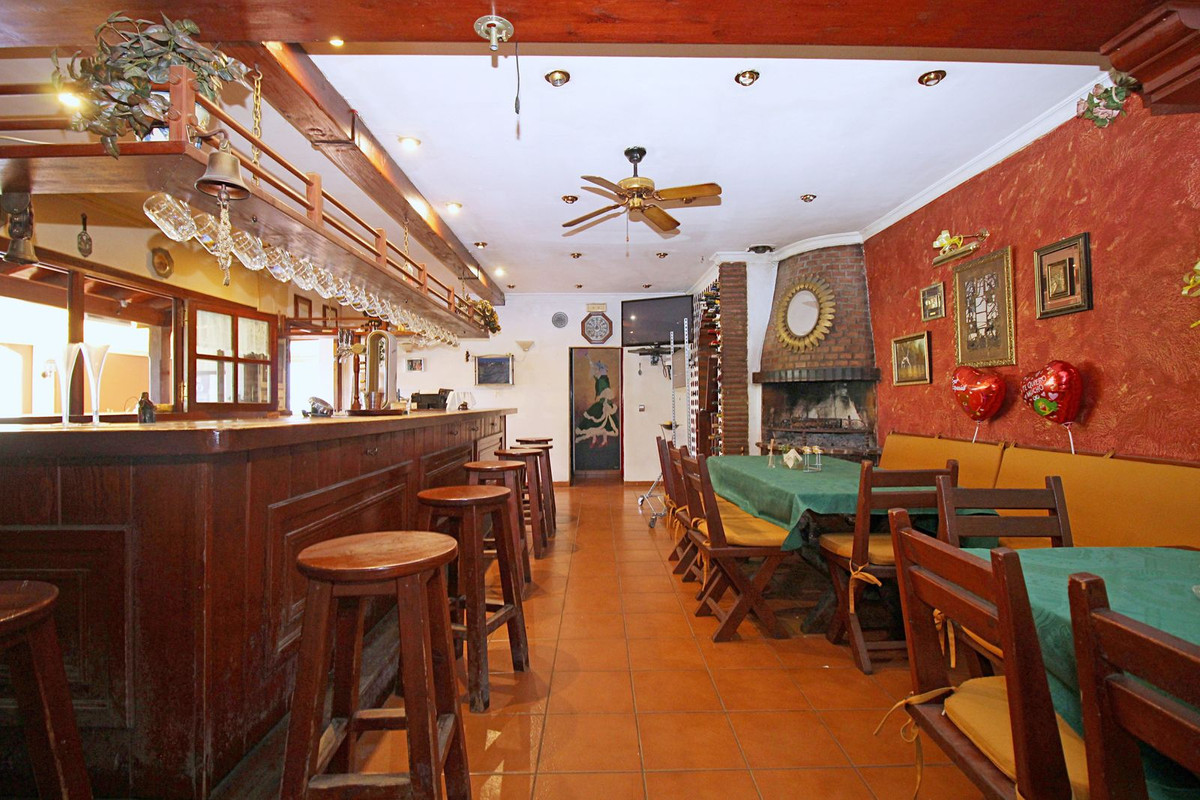 Commercial unit for sale in Marbesa Costa Del Sol, Málaga, Spain