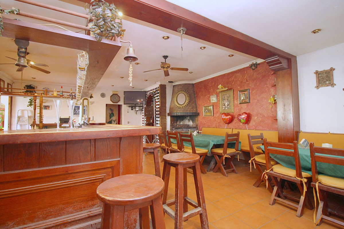 Commercial unit for sale in Marbesa Costa Del Sol, Málaga, Spain