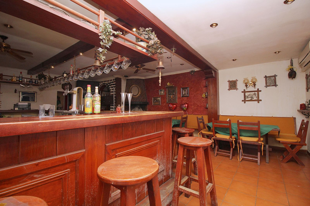 Commercial unit for sale in Marbesa Costa Del Sol, Málaga, Spain