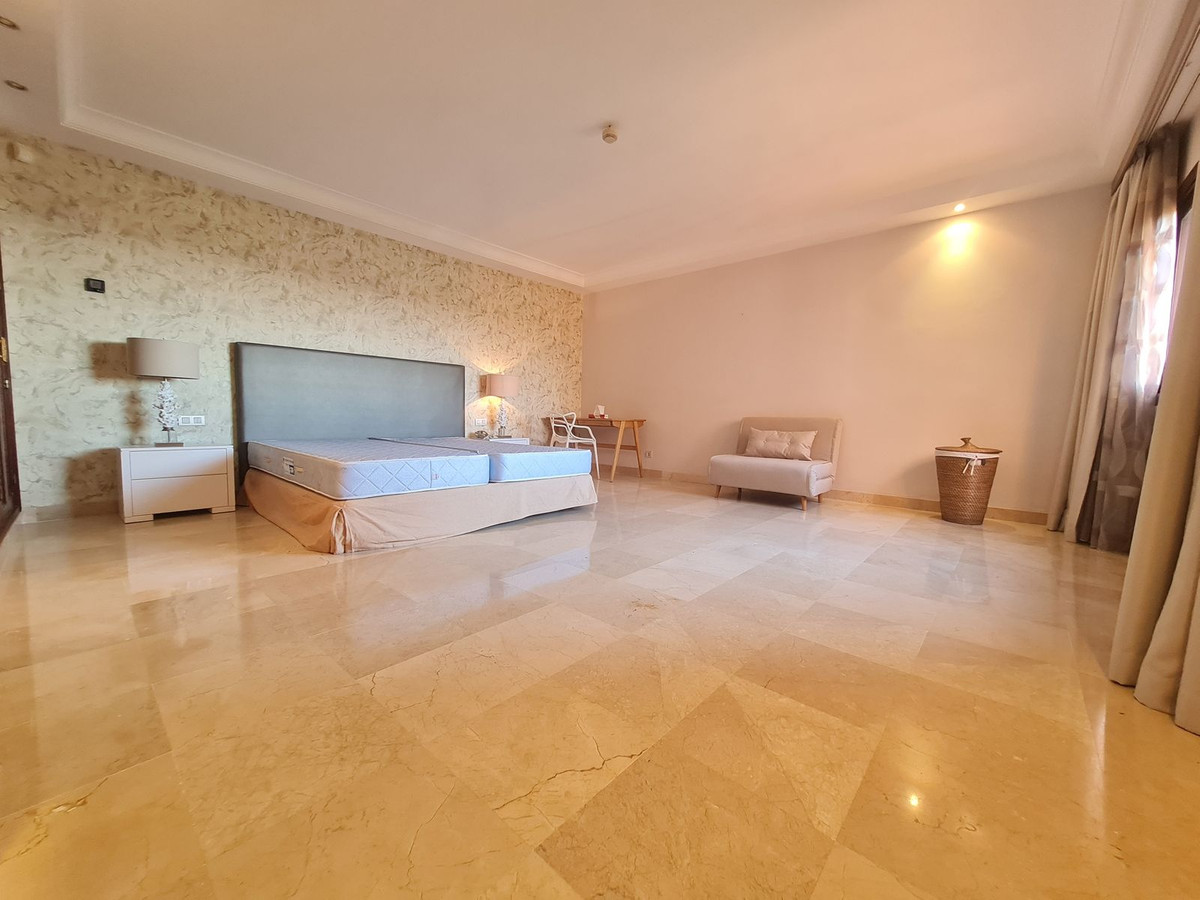 2 Bed Apartment for sale in Estepona Costa Del Sol, Málaga, Spain