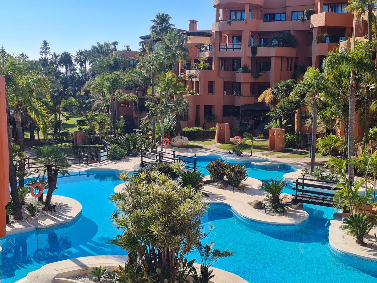 2 Bed Apartment for sale in Estepona Costa Del Sol, Málaga, Spain