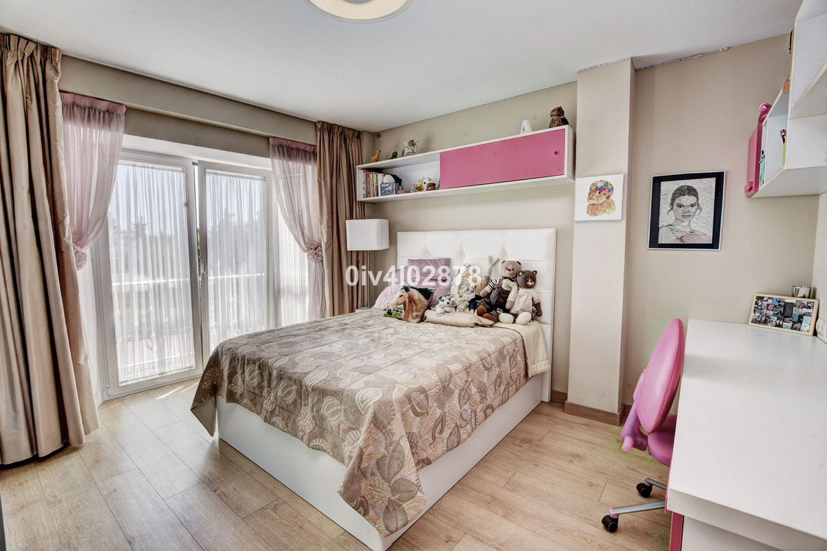 4 Bed Townhouse for sale in Arroyo De La Miel Costa Del Sol, Málaga, Spain