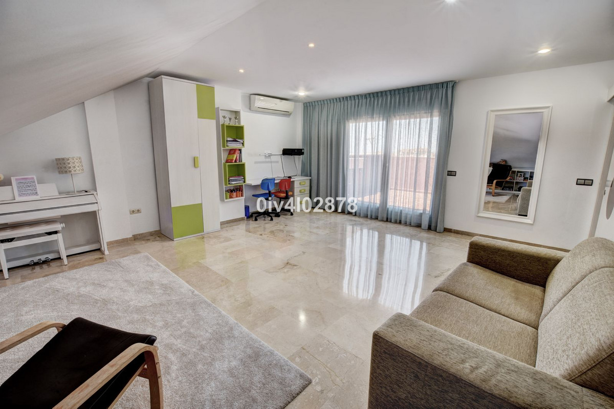 4 Bed Townhouse for sale in Arroyo De La Miel Costa Del Sol, Málaga, Spain