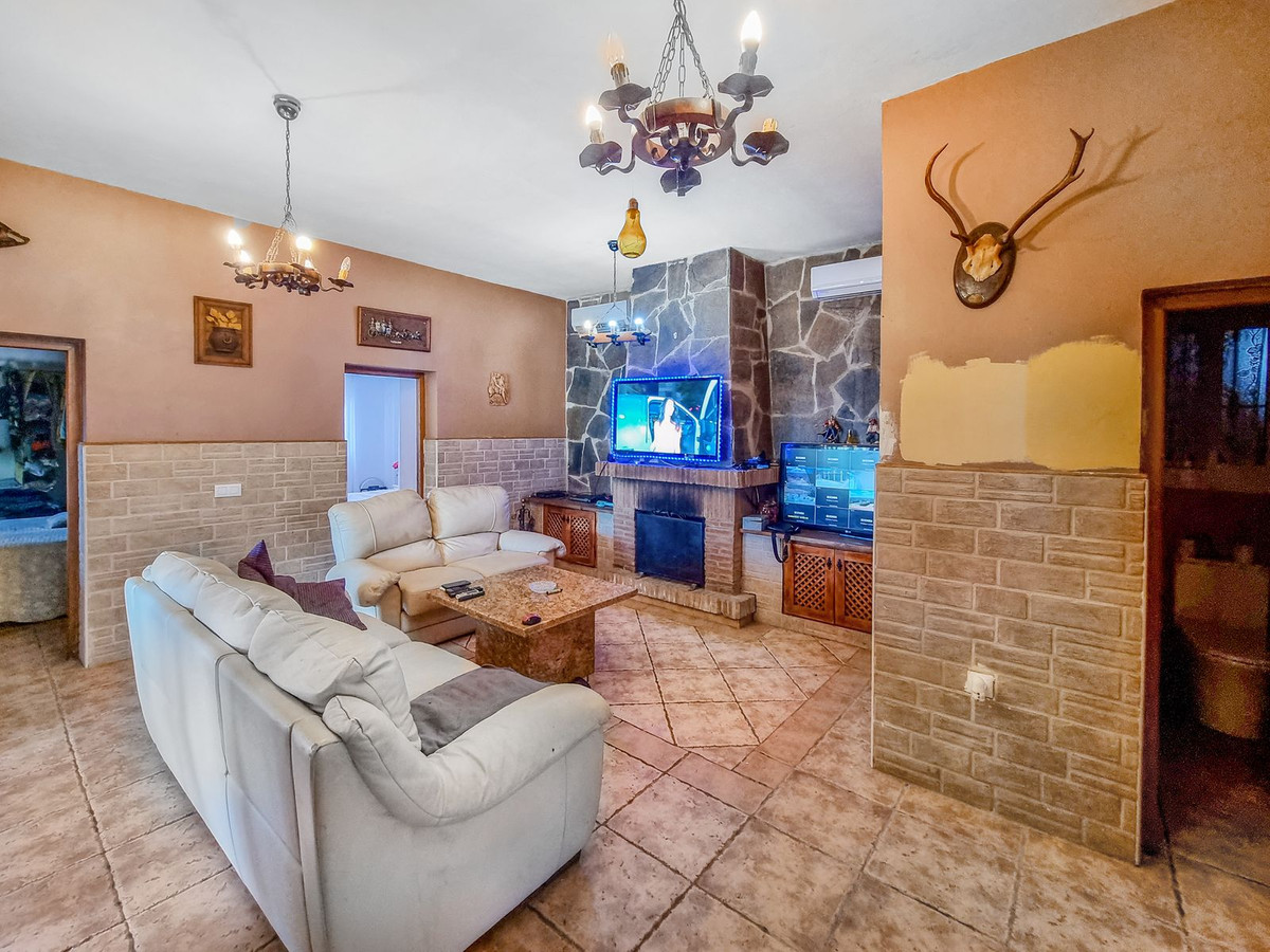 3 Bed Townhouse for sale in Casares Costa Del Sol, Málaga, Spain