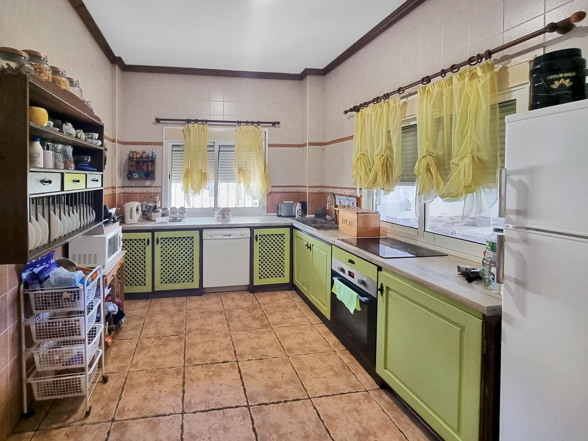 3 Bed Townhouse for sale in Casares Costa Del Sol, Málaga, Spain
