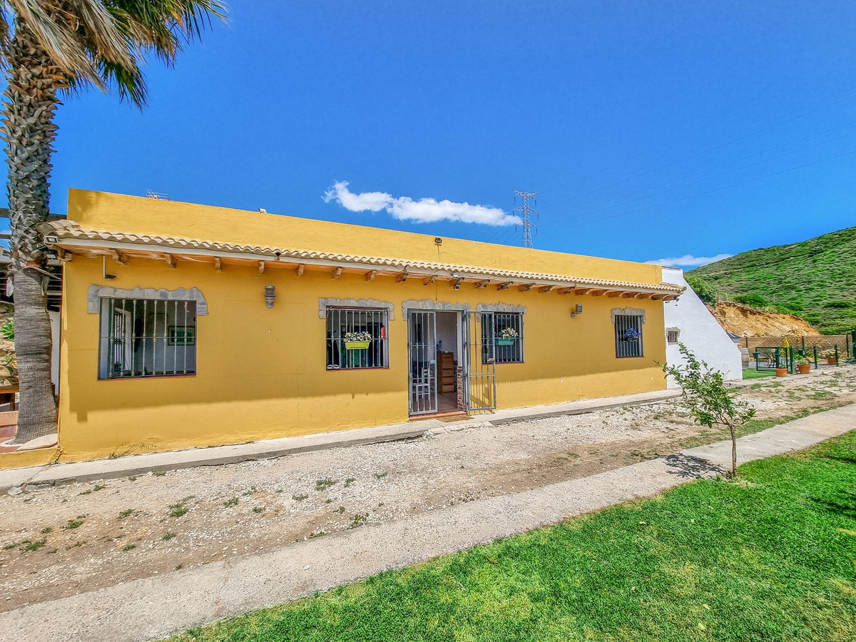 3 Bed Townhouse for sale in Casares Costa Del Sol, Málaga, Spain