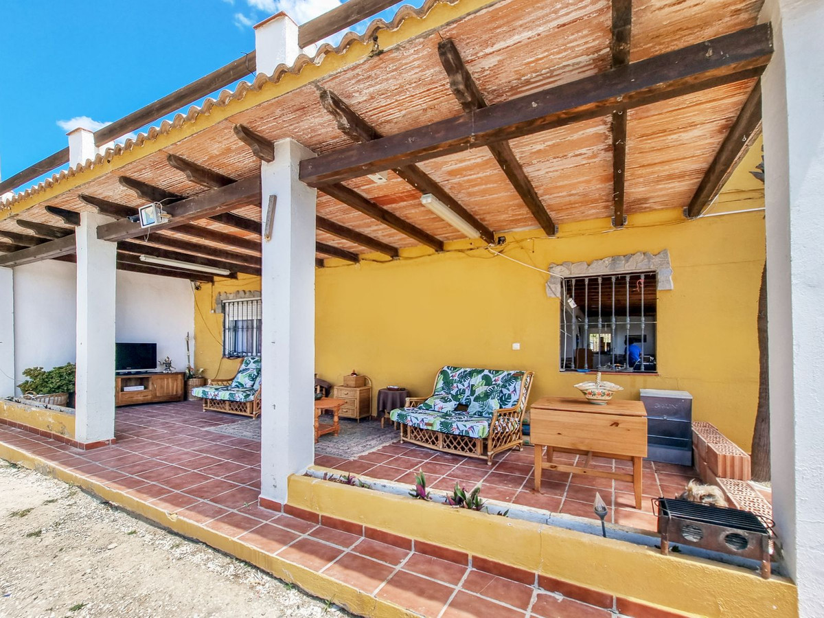 3 Bed Townhouse for sale in Casares Costa Del Sol, Málaga, Spain