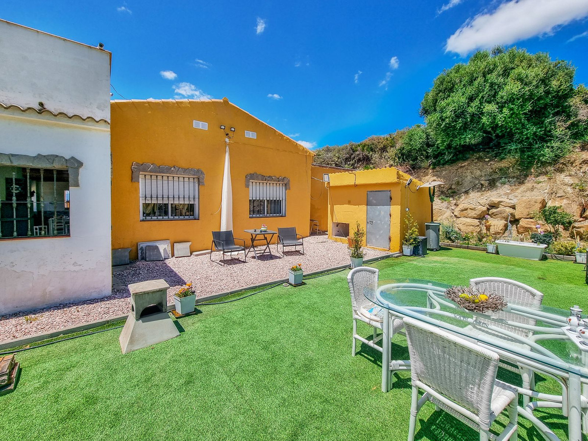 3 Bed Townhouse for sale in Casares Costa Del Sol, Málaga, Spain