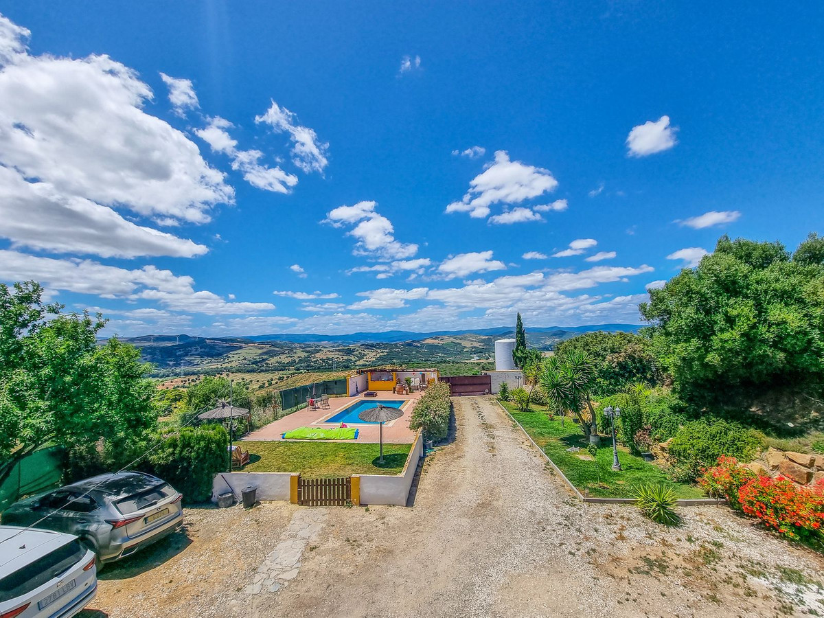 3 Bed Townhouse for sale in Casares Costa Del Sol, Málaga, Spain