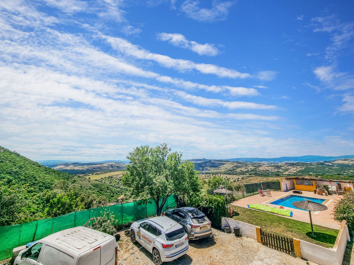 3 Bed Townhouse for sale in Casares Costa Del Sol, Málaga, Spain