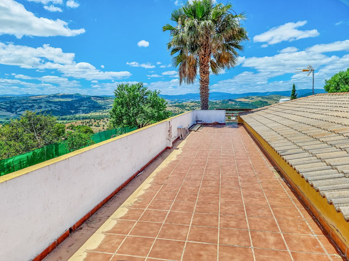 3 Bed Townhouse for sale in Casares Costa Del Sol, Málaga, Spain