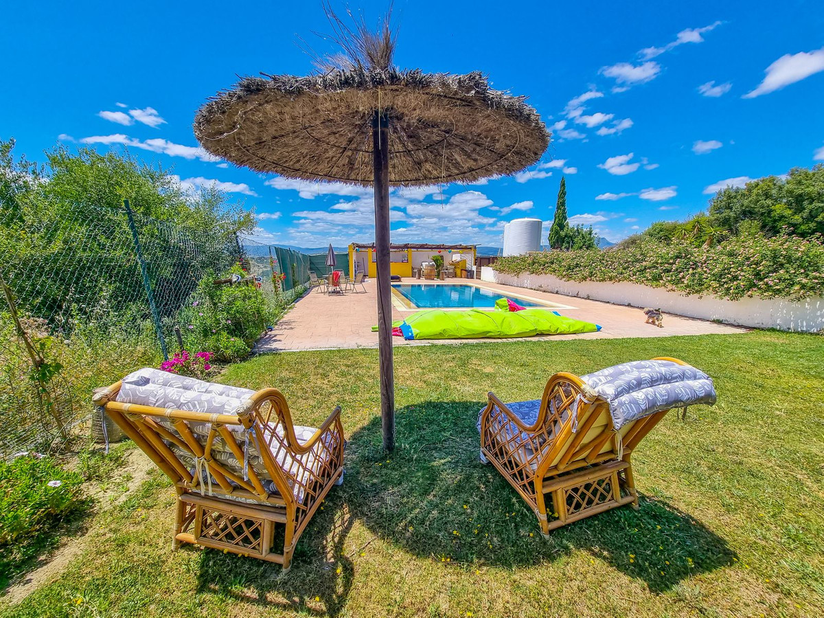 3 Bed Townhouse for sale in Casares Costa Del Sol, Málaga, Spain