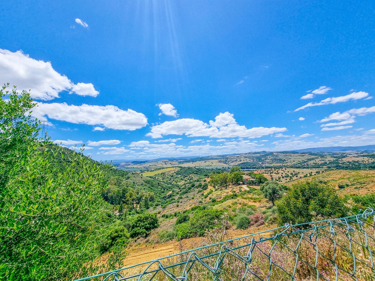 3 Bed Townhouse for sale in Casares Costa Del Sol, Málaga, Spain