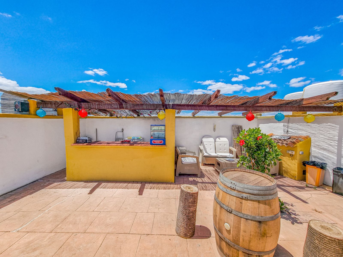 3 Bed Townhouse for sale in Casares Costa Del Sol, Málaga, Spain