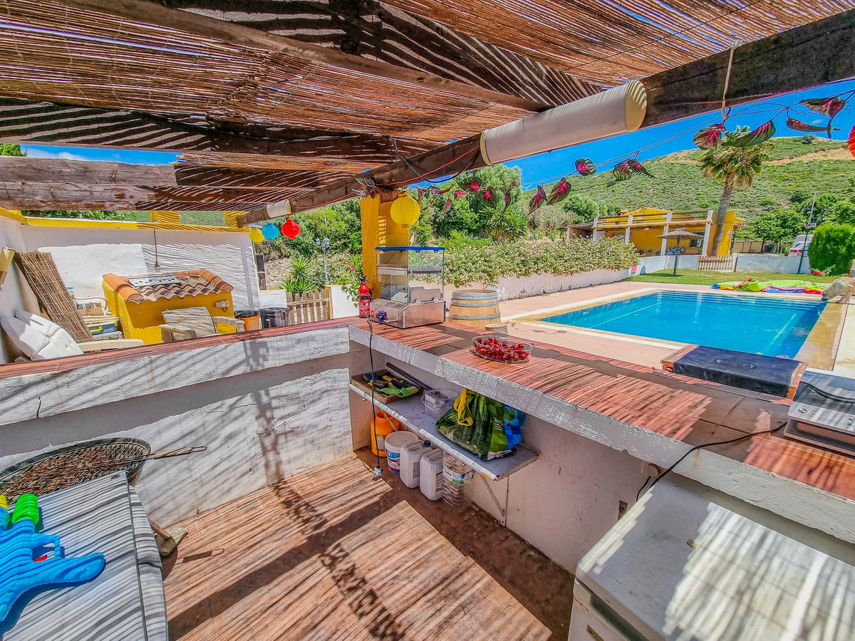 3 Bed Townhouse for sale in Casares Costa Del Sol, Málaga, Spain