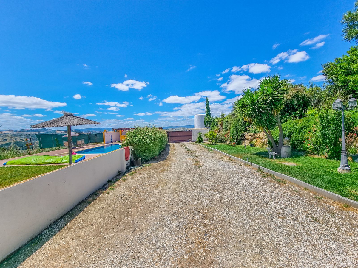 3 Bed Townhouse for sale in Casares Costa Del Sol, Málaga, Spain
