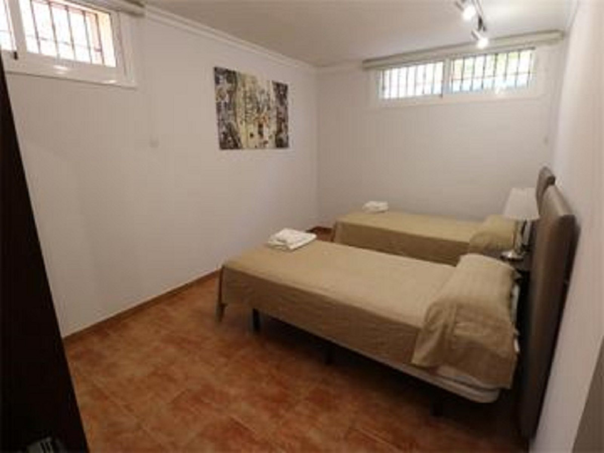 Se vende Villa - Chalet de 6 dormitorios en Costa Del Sol, Málaga, España